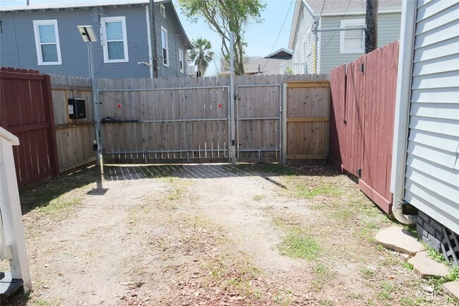 Building Photo - 2310 33rd St Rental