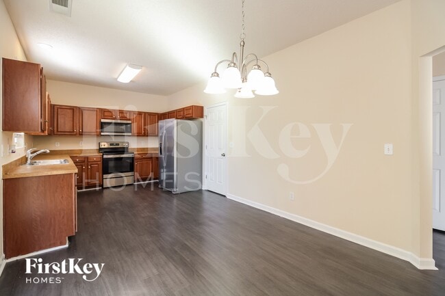 1901 Harvick Ct