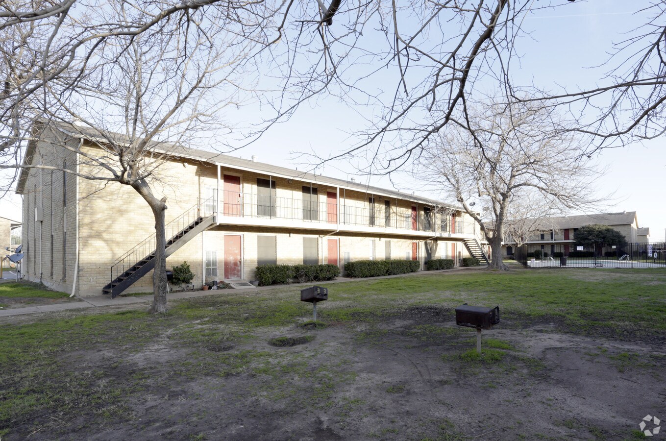Bridle Path Apartments - Bridle Path Apartments