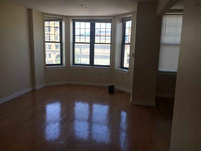 Building Photo - 532 Commonwealth Ave Rental