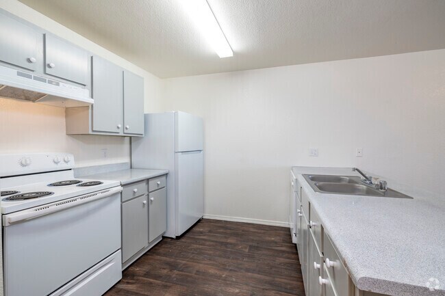 2BR, 1BA - 900SF - Kitchen