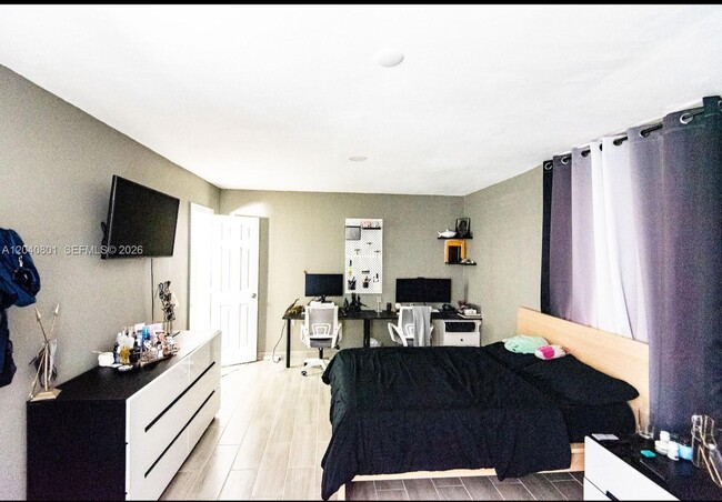 Photo - 359 W 12th St Unit 3
