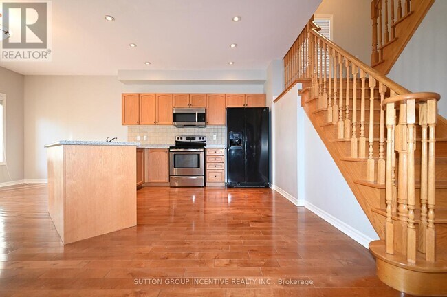 Photo - 28 Silvercreek Crescent