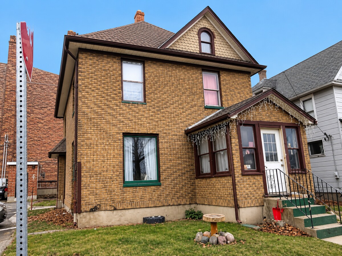 Photo - 19 W Iroquois St