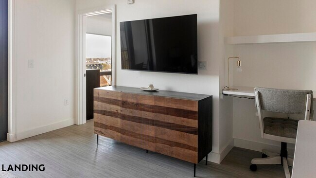 Photo - 1007 S Mint St Unidad 720