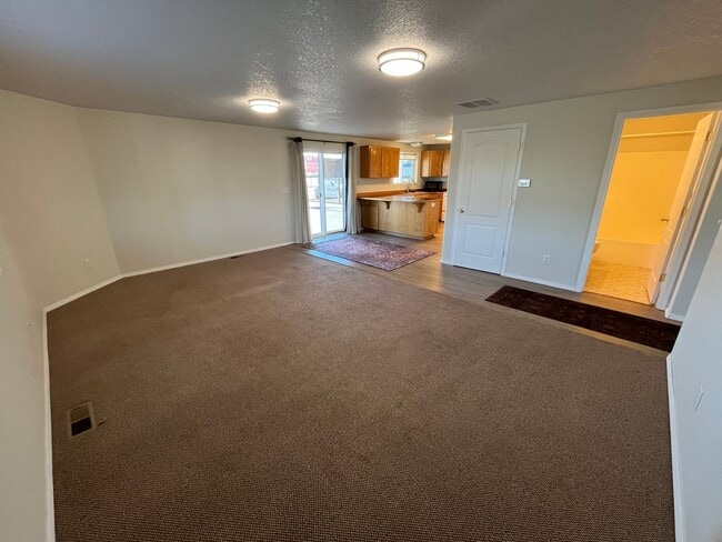 Photo - Spacious Single Level 1-bdr, 1-bath in Sisters! ***OWNER PAYS UTILITIES***