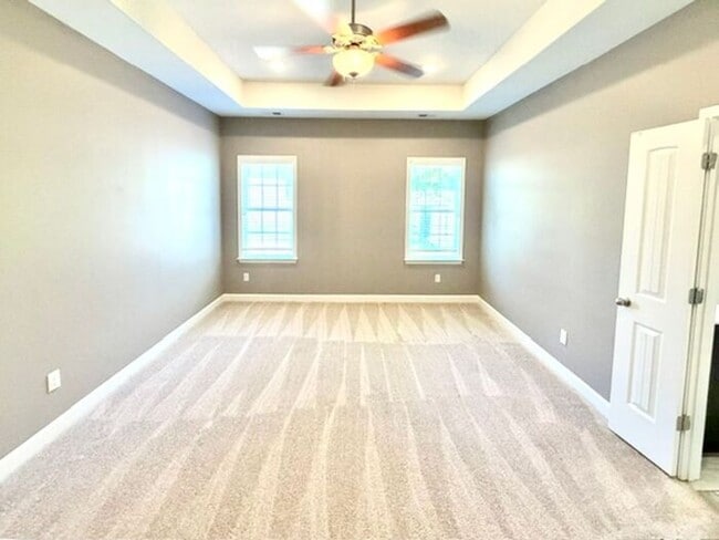 Now Leasing a 5-bedroom 3 bath home in Olive Branch. Available Now!