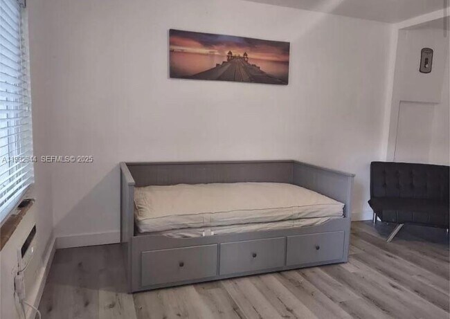 Photo - 635 SW 16th Ave Unit 3