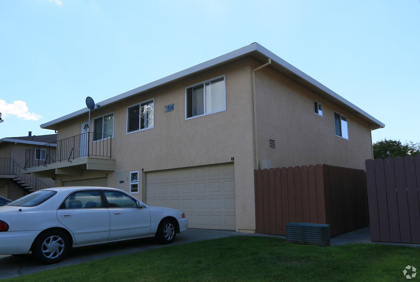 Photo - 2137 Chrysler