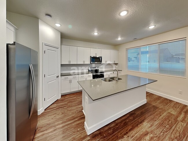 Photo - 201 Allen Ln