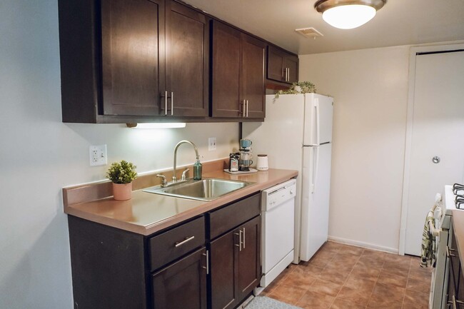 Kitchen - Glencoe Hills Apartments