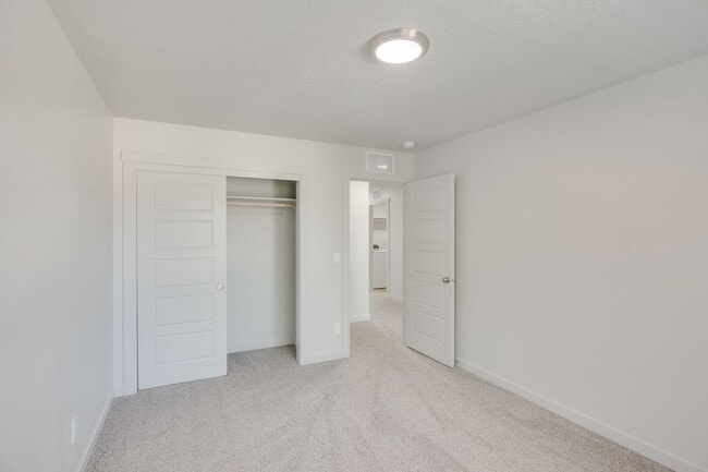 Building Photo - Start your new year in this Gorgeous, Brand new 3 bedroom townhome available today!