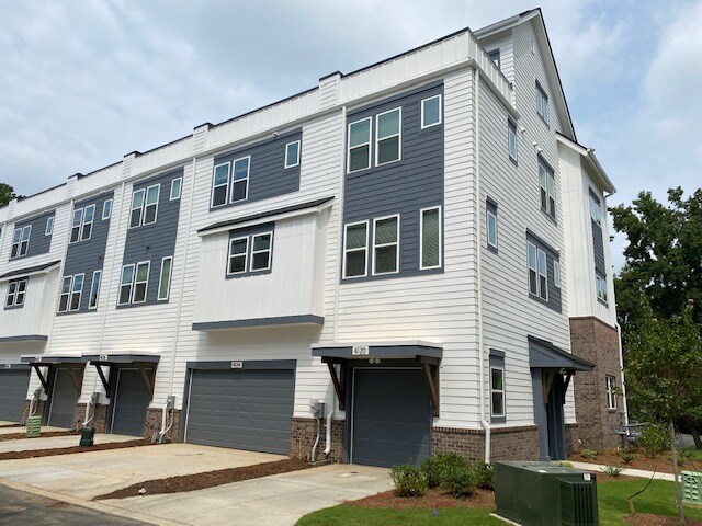 Photo - 4124 Castleton Rd