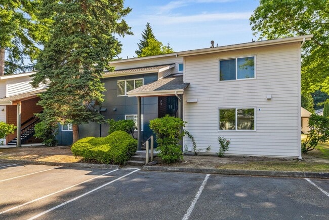 Photo - Large Remodeled 2bd, 1ba Condo Available i... Unit B8