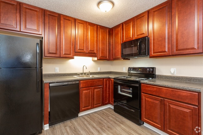2BR, 1BA - 800sf Quad- Kitchen