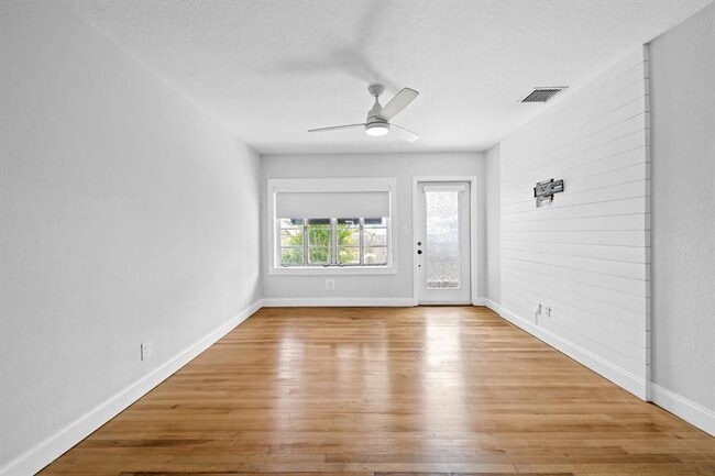 Building Photo - 411 SW 18th St Unit 1 Rental
