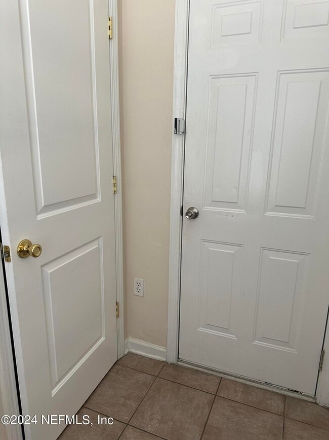 Photo - 9740 Summer Grove Way W