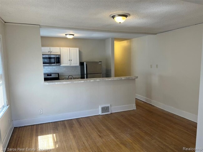 Photo - 987 Beaconsfield Ave Unit 2S