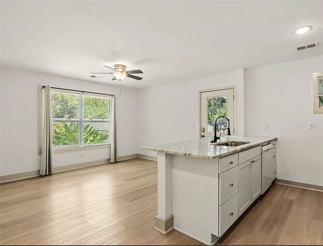 Kitchen/Dining - 1714 Le Grand St Unit Top