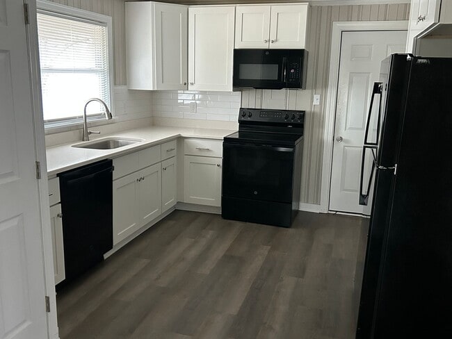 Photo - 4955 Deland St