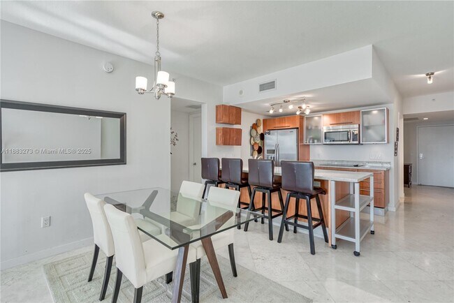 Photo - 185 SW 7th St Unidad 2002