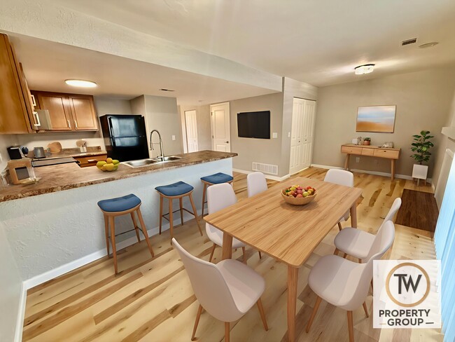 Building Photo - Wesley Dr - 200-210 West Unit 204