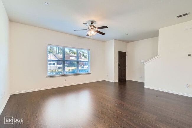 Photo - 1412 Lakecrest Ln