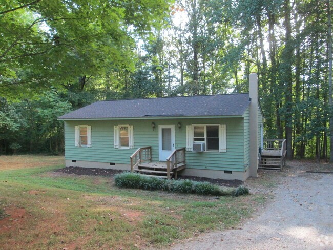 Building Photo - 3 bedroom ranch style home