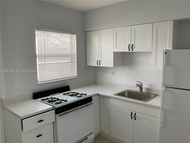 Photo - 1420 NE 171 St Unidad 2