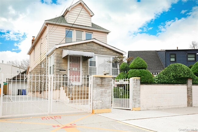 Building Photo - 24-10 Gillmore St Unit 2