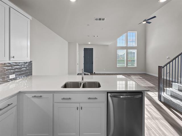 Photo - 8876 Samara St