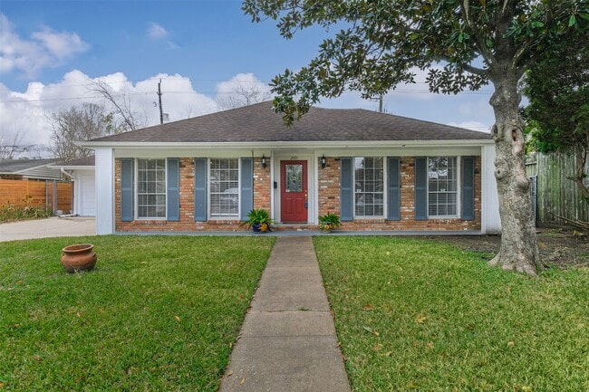 Building Photo - 2601 Briarhurst Dr