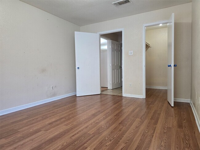 9797 Leawood Blvd Unit 104
