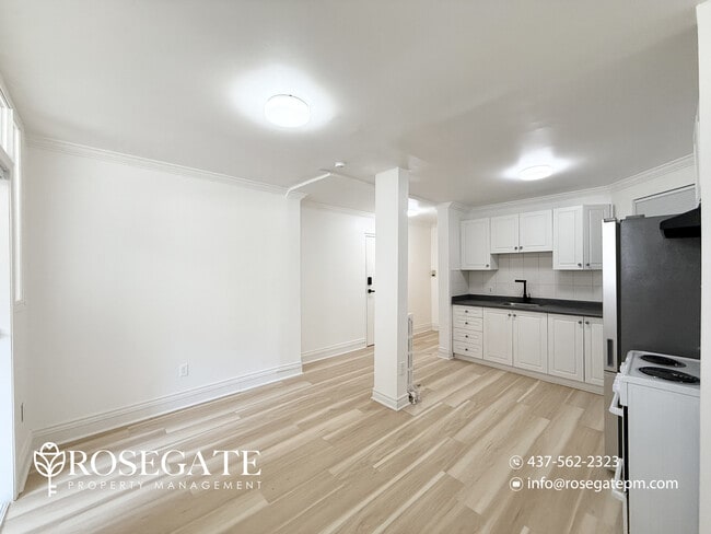 Photo - All-Inclusive 1-Bedroom Apartment with Internet & Parking – York Unité 1