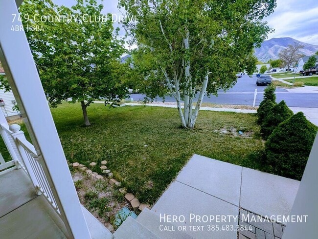 749 Country Club Dr