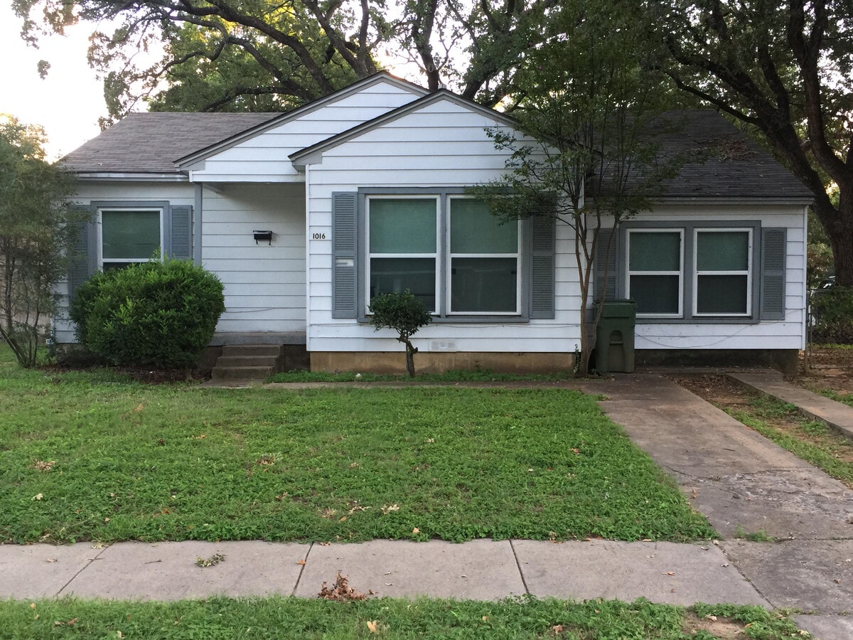 Photo - 1016 W Tucker Blvd