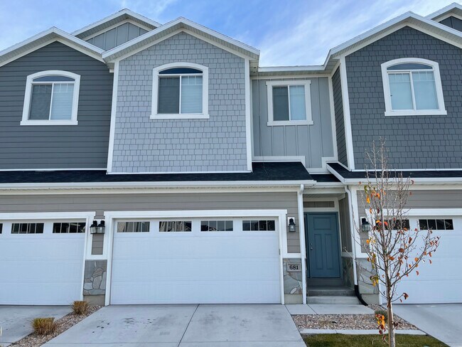Front of House - 681 S 1803 W Casa Adosada