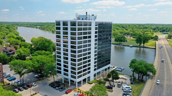 Exterior del edificio - Rock River Tower Apartments