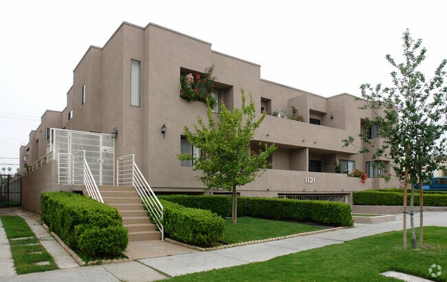 Photo - 1121 Thompson Ave