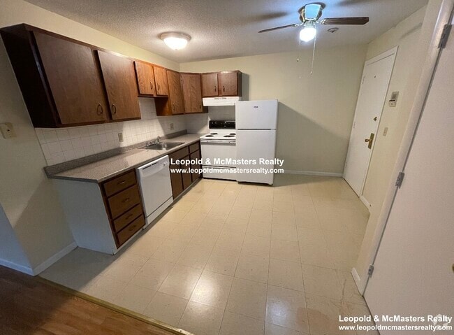 Building Photo - 39 Dinan Dr Rental