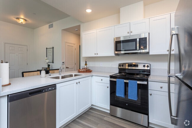 2BD, 2BA - 1,079SF - Kitchen