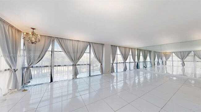 Photo - 1000 Parkview Dr Unit 431