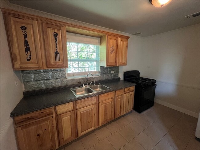 Photo - 118 N McKown Ave