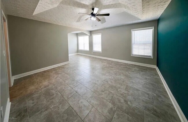 Photo - 918 Golden Meadows Ln