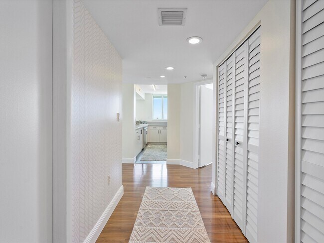 Photo - 650 West Ave Unidad 1812