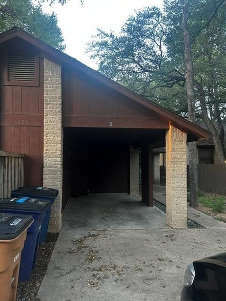 Building Photo - 1008 Milford Way Unit B