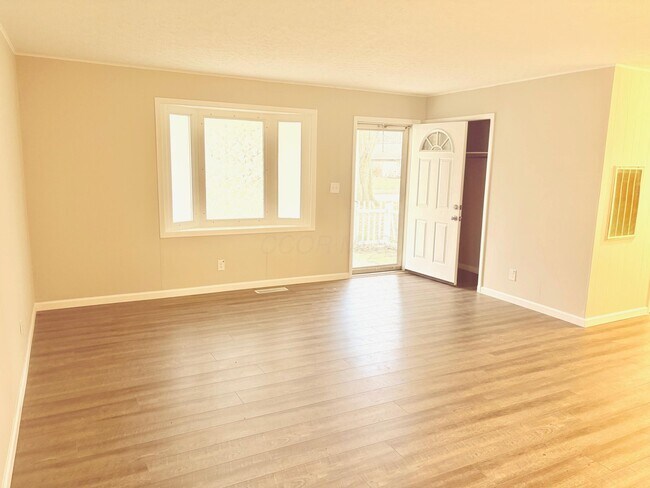 Photo - 4052 Ural Ave