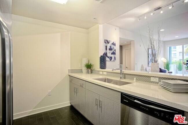 Photo - 436 Virgil Ave Unit 313