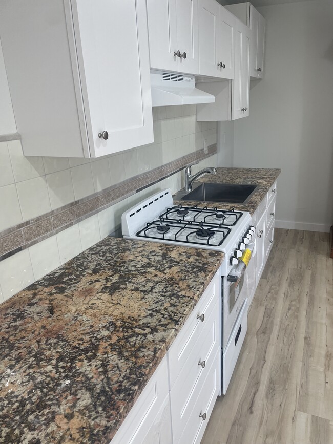 Photo - 1712 W 147th St