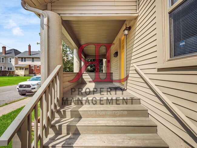 Photo - 954 Stanley Ave